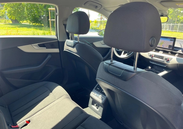 Audi A4 cena 84000 przebieg: 147000, rok produkcji 2019 z Warszawa małe 631
